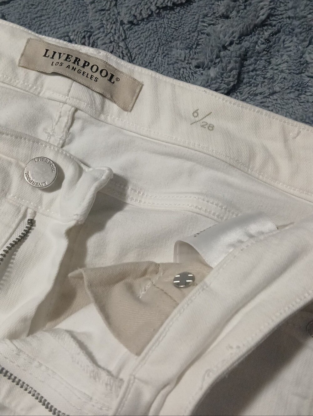Liverpool LA, Chalie Crop Straight Leg Capri-Jeans In Bright White -Size 6